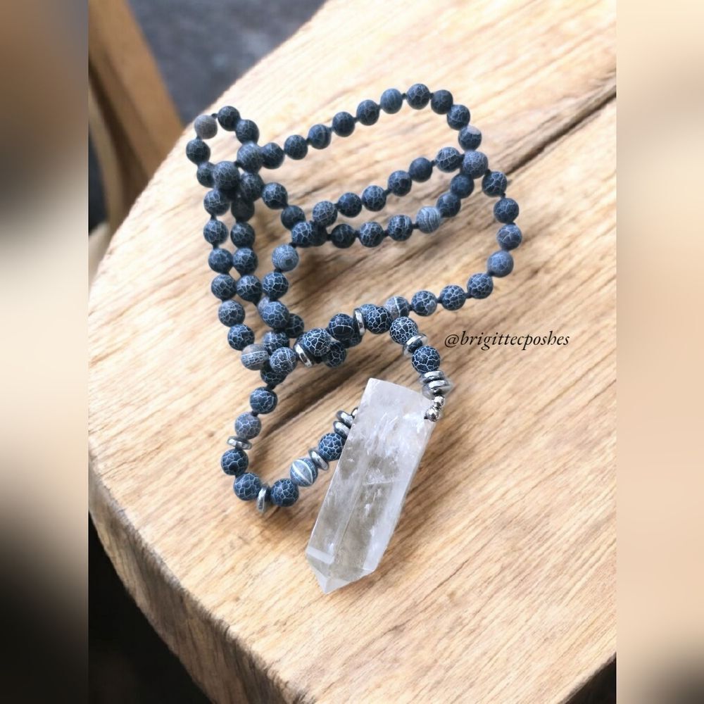 CRYSYAL Clear Pendant On Cracked Black Agate Beads Necklace